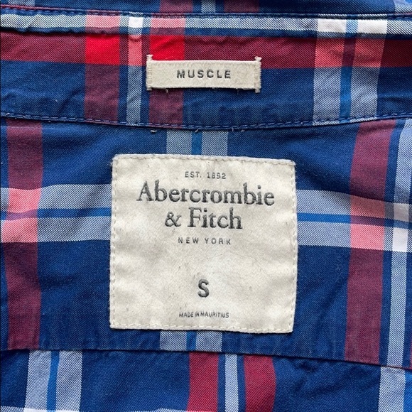 Men’s Abercrombie & Fitch button down tee - Picture 2 of 3